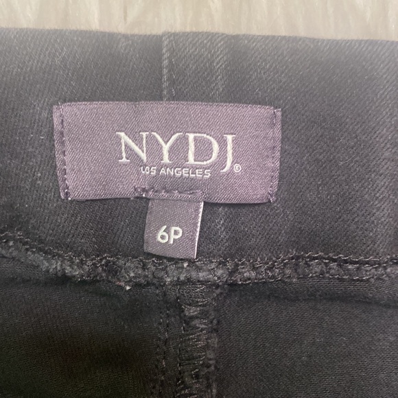 NYDJ Skinny Ankle Pull-On Jeans
With Sideseam Slit, Size 6 petite - Picture 4 of 8
